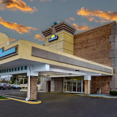 Days Inn By Wyndham Livonia Canton Detroit Екстер'єр фото