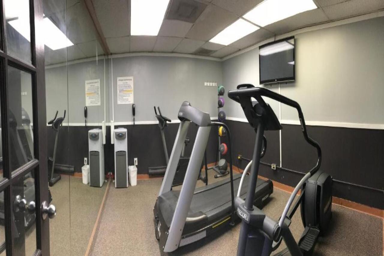 Days Inn By Wyndham Livonia Canton Detroit Екстер'єр фото