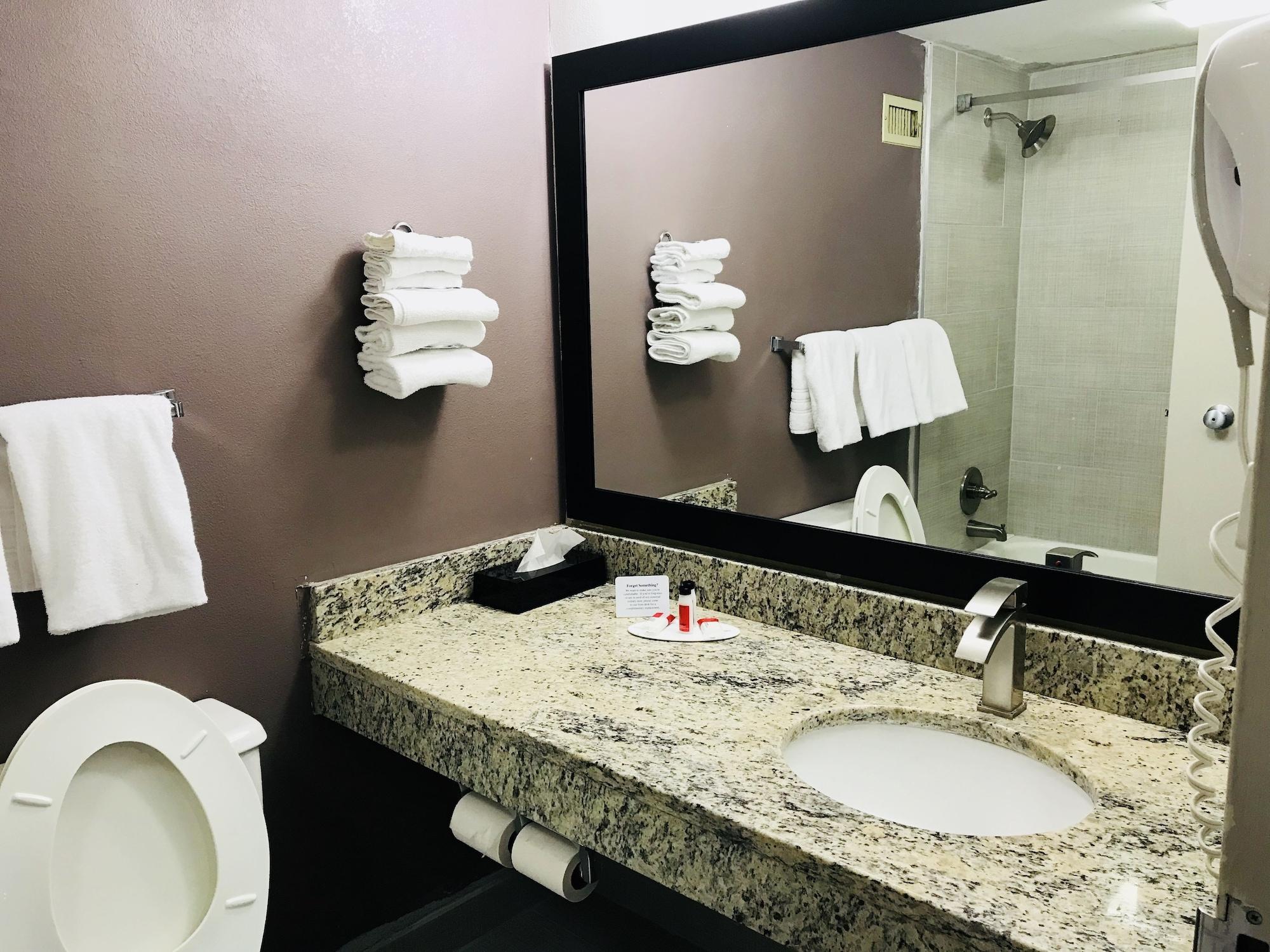 Days Inn By Wyndham Livonia Canton Detroit Екстер'єр фото