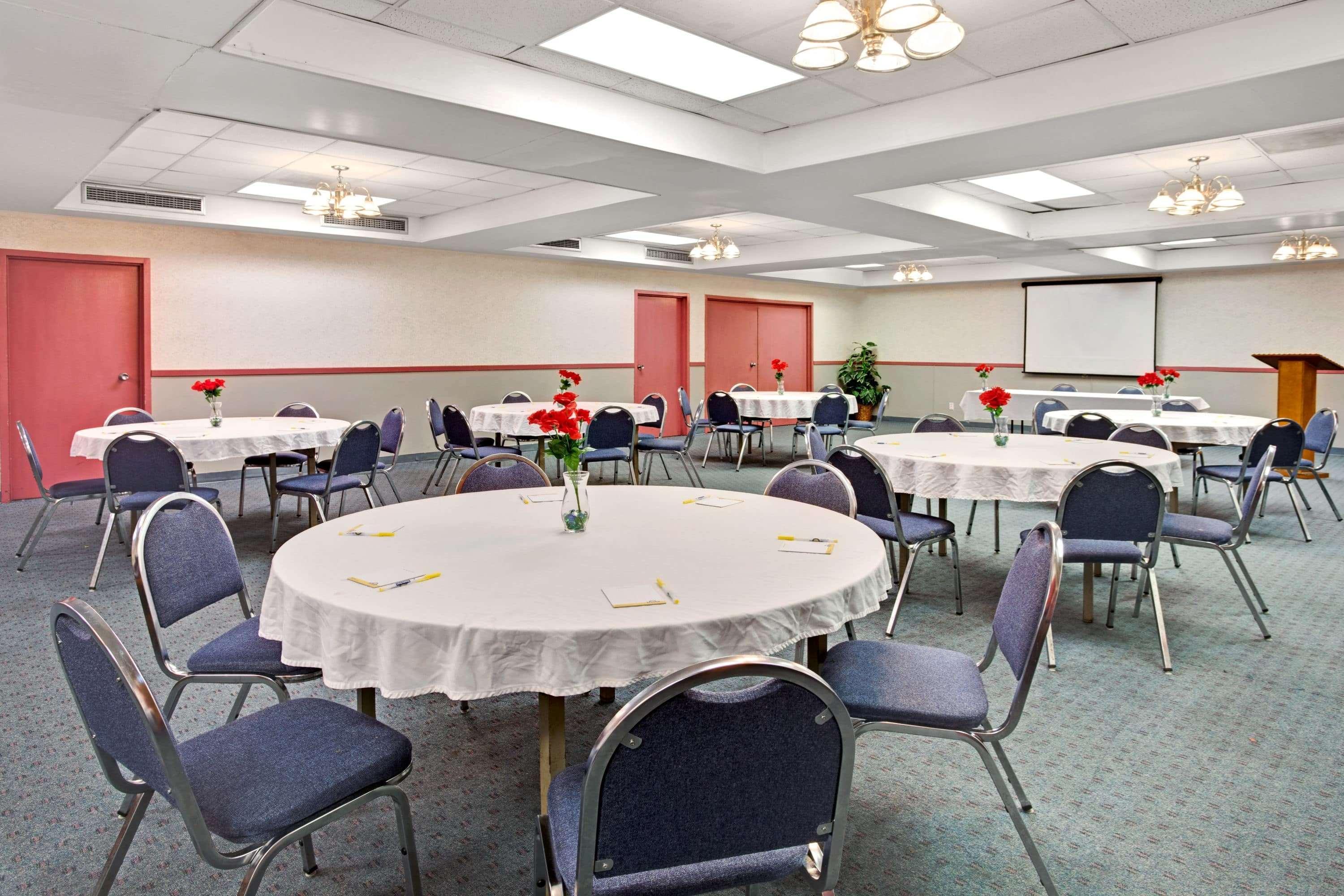 Days Inn By Wyndham Livonia Canton Detroit Екстер'єр фото