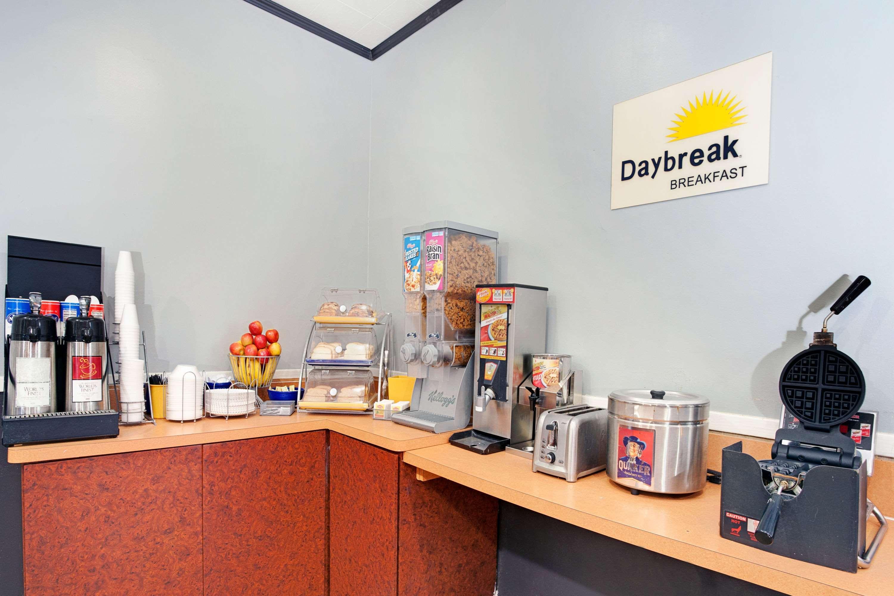 Days Inn By Wyndham Livonia Canton Detroit Екстер'єр фото