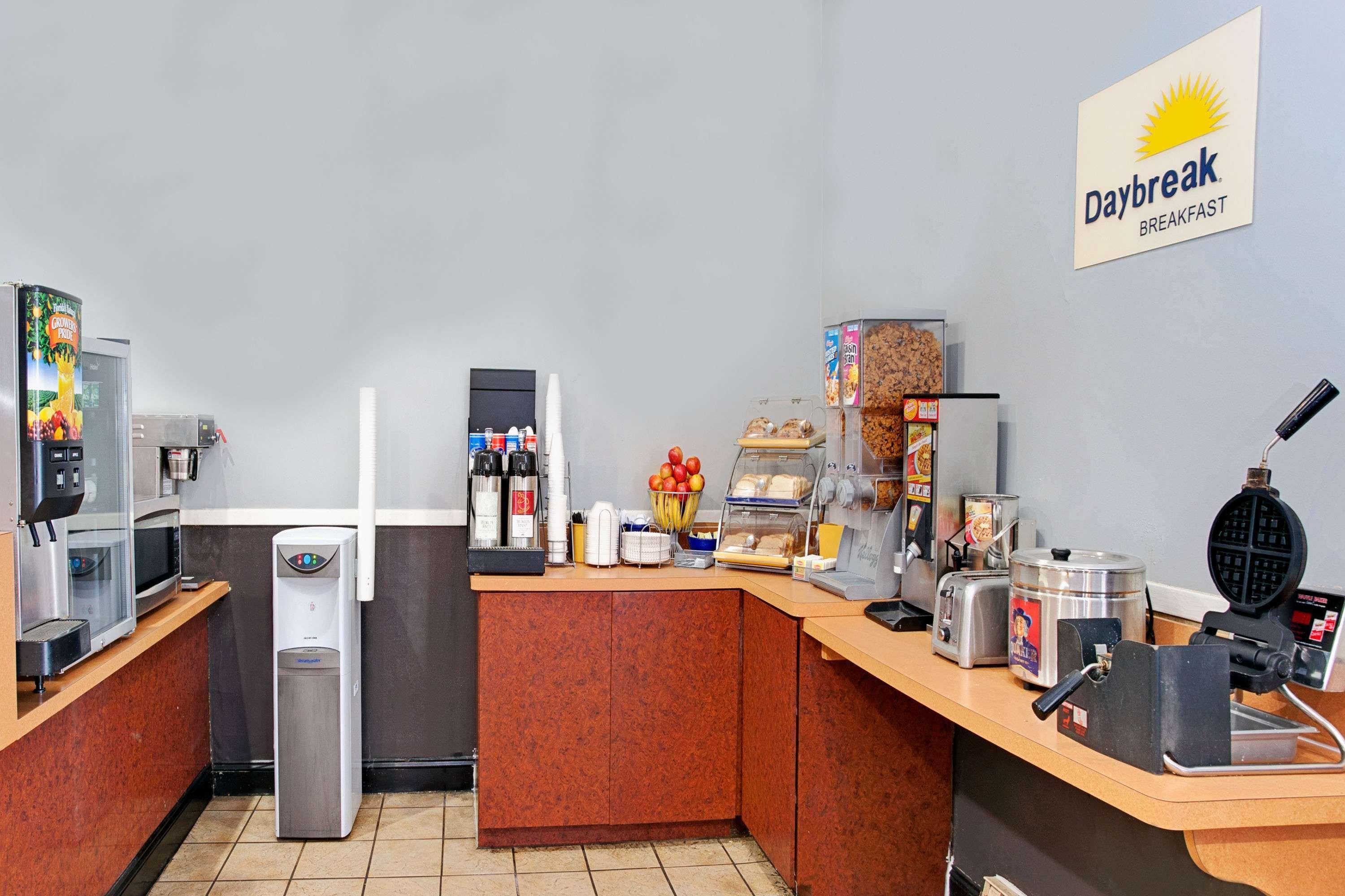 Days Inn By Wyndham Livonia Canton Detroit Екстер'єр фото