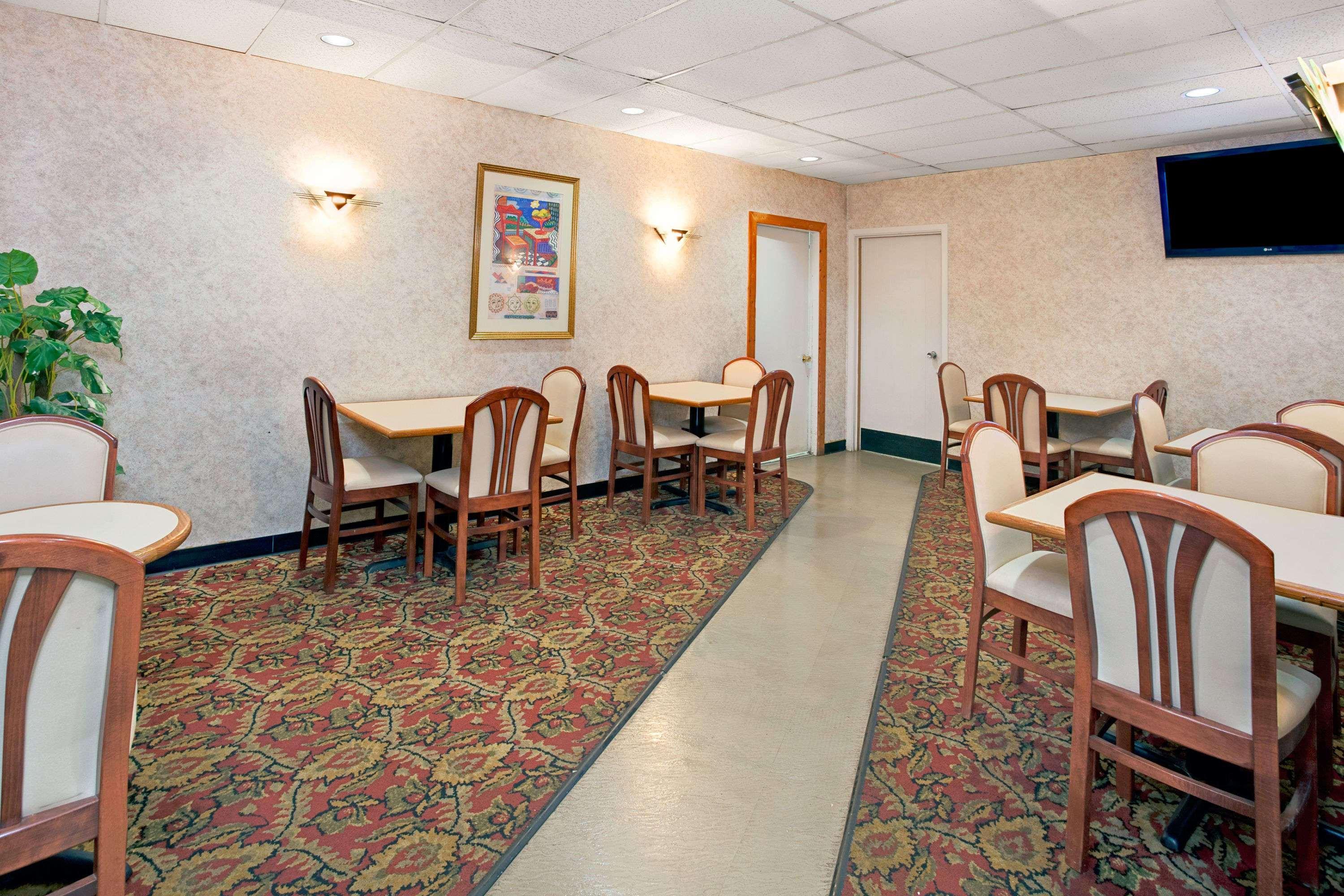 Days Inn By Wyndham Livonia Canton Detroit Екстер'єр фото