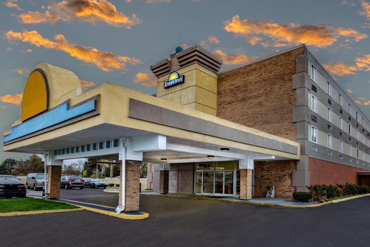 Days Inn By Wyndham Livonia Canton Detroit Екстер'єр фото