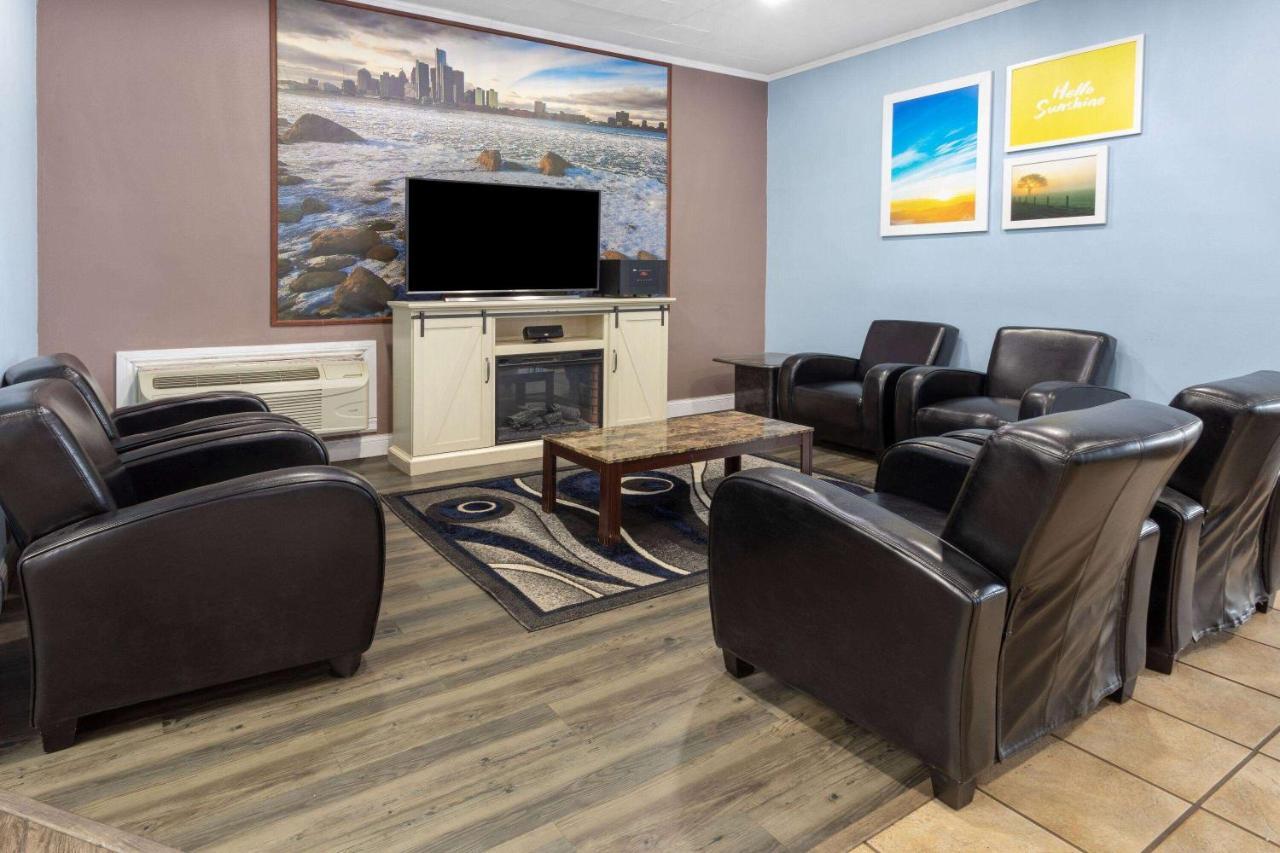 Days Inn By Wyndham Livonia Canton Detroit Екстер'єр фото