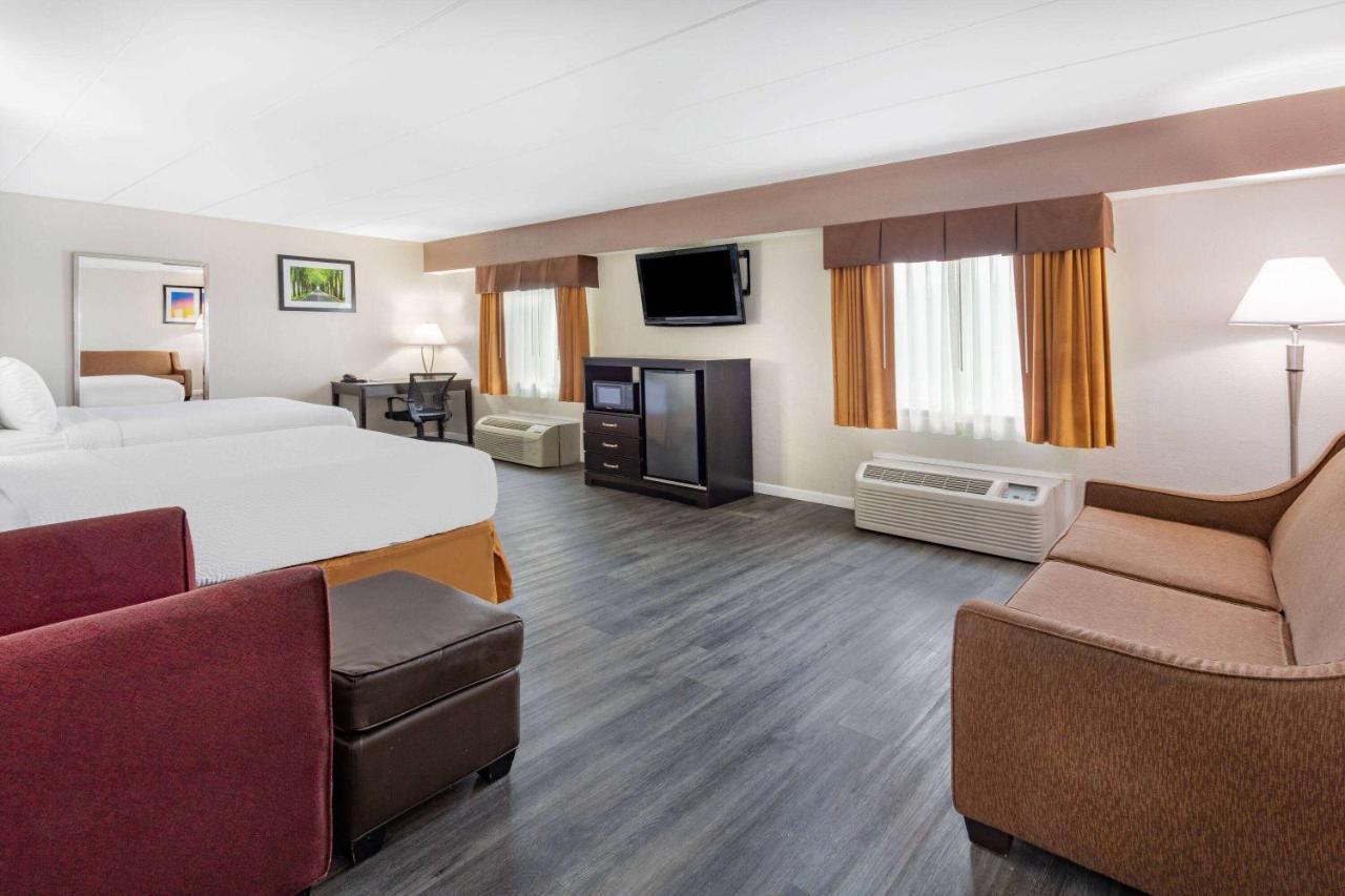 Days Inn By Wyndham Livonia Canton Detroit Екстер'єр фото