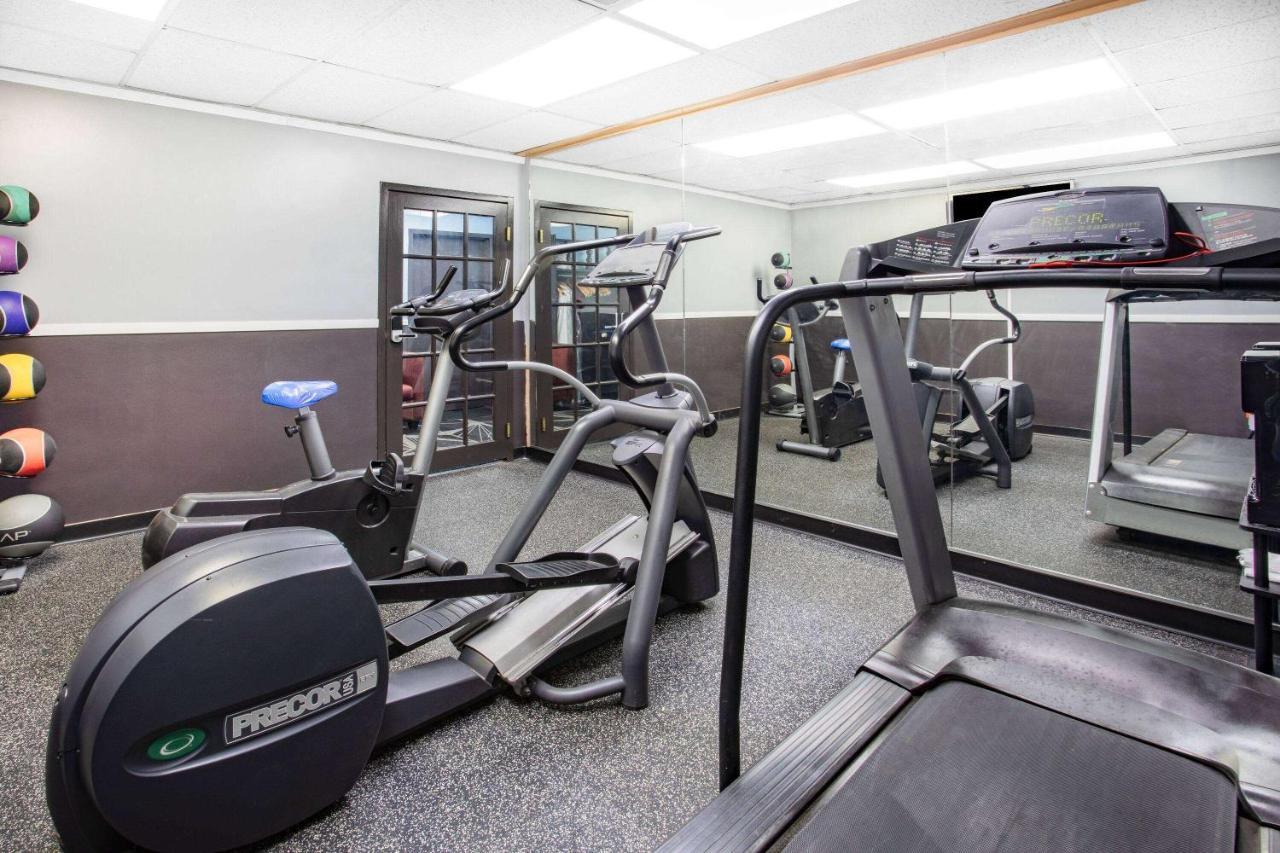 Days Inn By Wyndham Livonia Canton Detroit Екстер'єр фото
