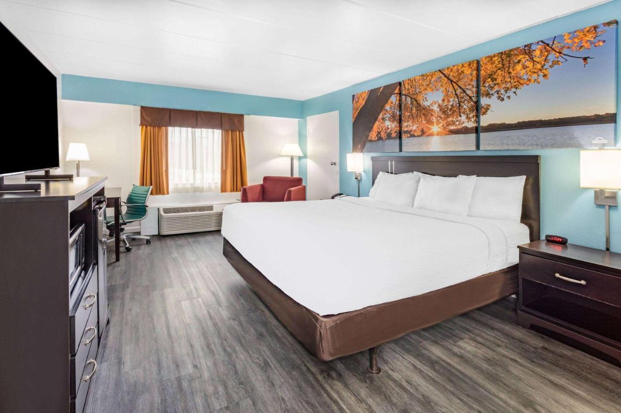 Days Inn By Wyndham Livonia Canton Detroit Екстер'єр фото