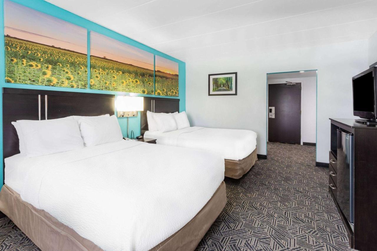 Days Inn By Wyndham Livonia Canton Detroit Екстер'єр фото
