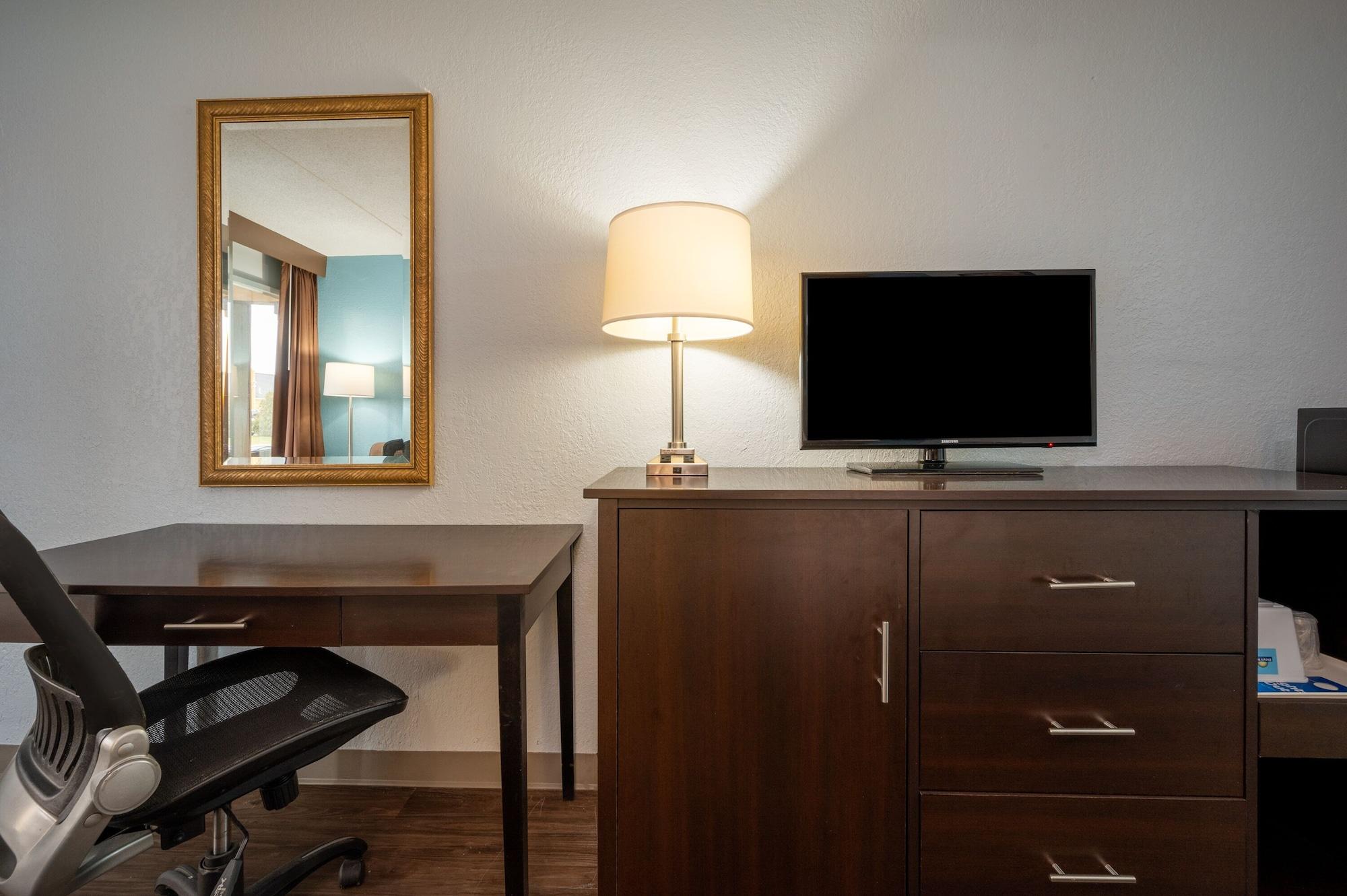 Days Inn By Wyndham Livonia Canton Detroit Екстер'єр фото