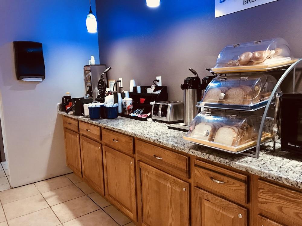 Days Inn By Wyndham Livonia Canton Detroit Екстер'єр фото