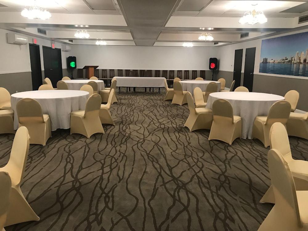 Days Inn By Wyndham Livonia Canton Detroit Екстер'єр фото